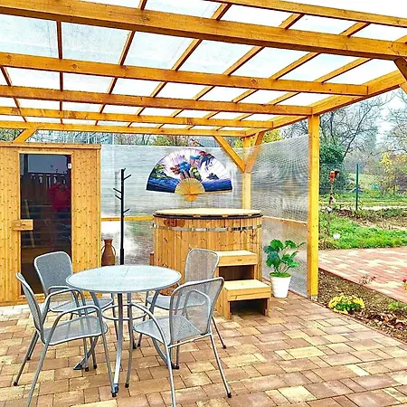 Aliz Nyaralohaz * Balatonalmádi